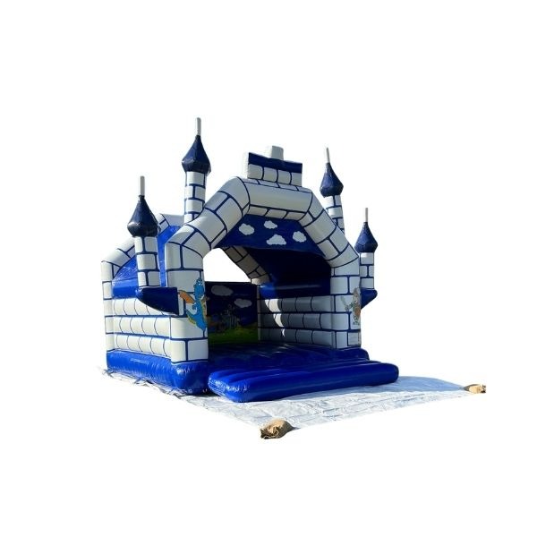 Springkussen Blauw Kasteel Huren | Opblaasbaar Kasteel voor Kinderfeestjes Blauw-wit springkussen in de vorm van een kasteel, ideaal om te huren voor kinderfeestjes, evenementen of buurtfeesten.